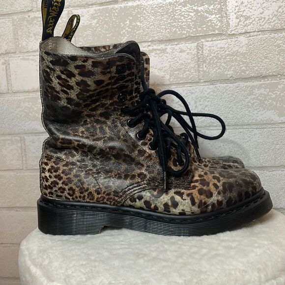 RARE Dr. Martens 14610 10 loophole laceup Leopard Printed Boots FLAW - Picture 5 of 10